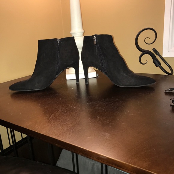 Sam and Libby black ankle boots worn once