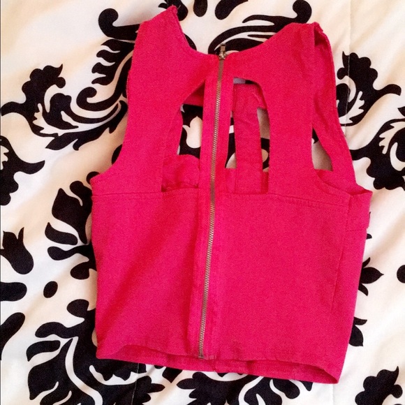 Pink designed crop top - Picture 2 of 2