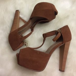 LuLus faux suede platform heel