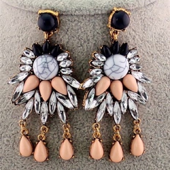 Jewelry - 🌺🦋SPRING SALE🦋🌺 Black Multi Stone Earrings