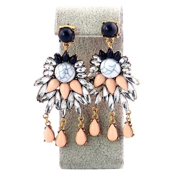 🌺🦋SPRING SALE🦋🌺 Black Multi Stone Earrings - Picture 2 of 2