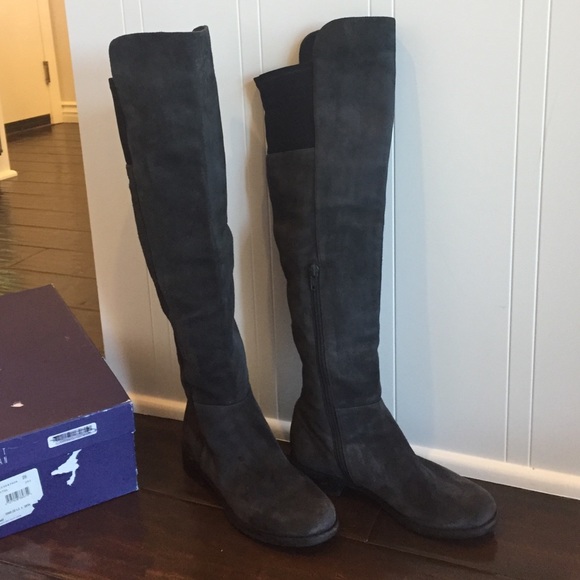 4.5 M Stuart Weizman Hammer Boot in Grey Suede