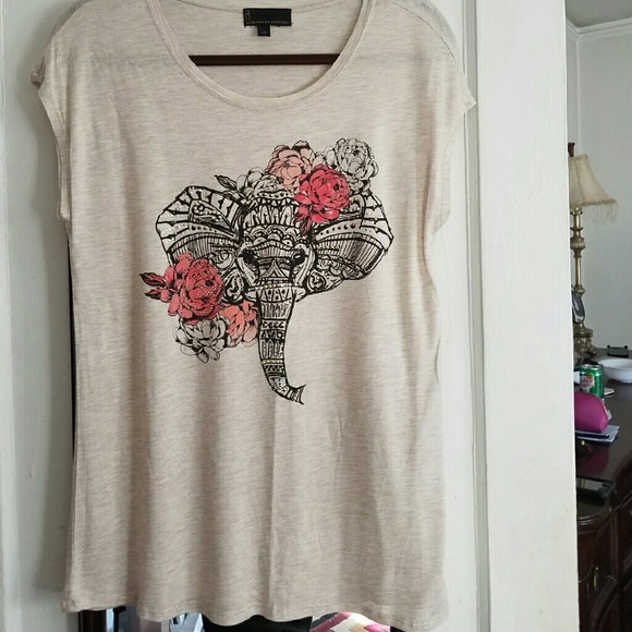 Woman's  graphic tee light rose