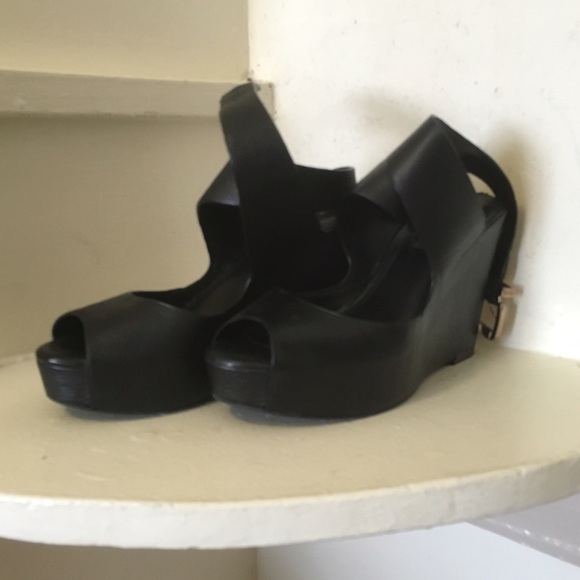 BCBGeneration wedges // size 8