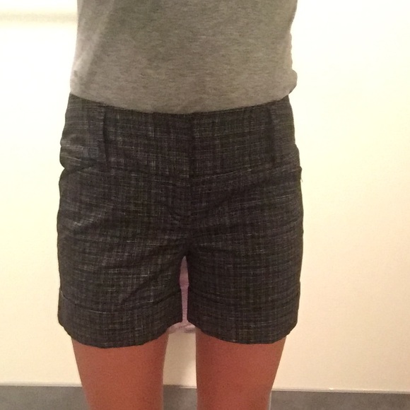 Express Shorts - Picture 2 of 4