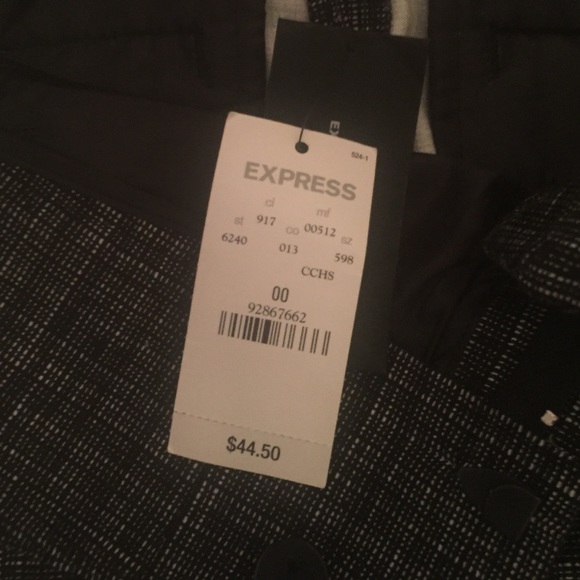 Express Shorts - Picture 4 of 4