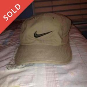 Khaki dri-fit Nike cap