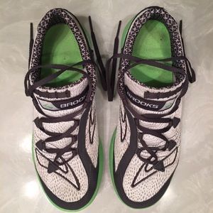 Green Silence Brooks -white-neon green-black-