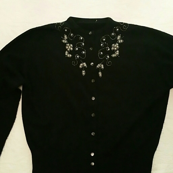 🚨SOLD🚨Black vintage beaded sweater