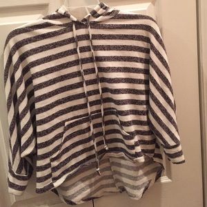 Quarter sleeve sweatshirt