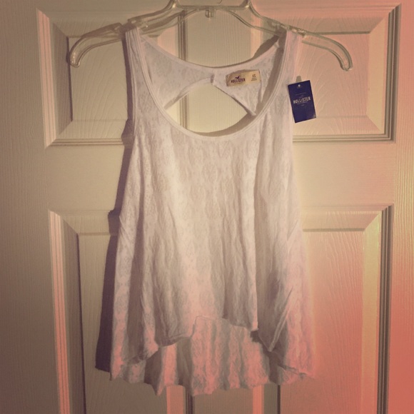 Cropped twist-back tank