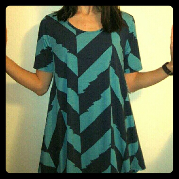 LuLaRoe XS Perfect Tee