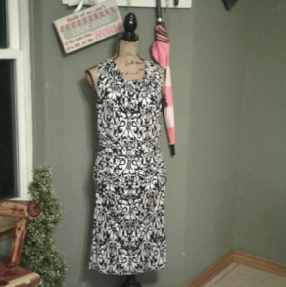 Dress - Picture 1 of 2