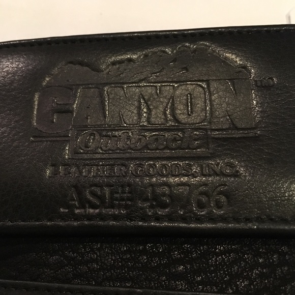 Authentic Canyon Outback Messenger Bag - Picture 2 of 4