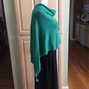 Beautiful green sweater poncho😊