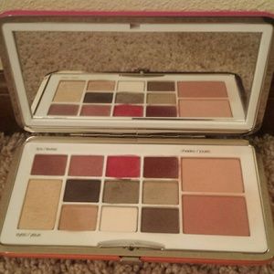 Clinque All About Shadow Pallete