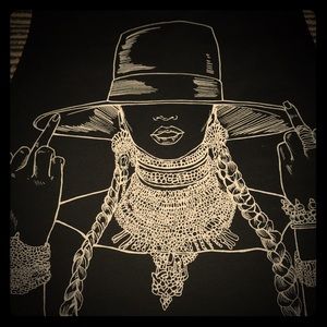 Beyoncé TTop looks great with jeans