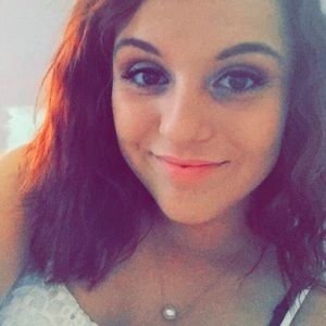 Meet your Posher, Alicia