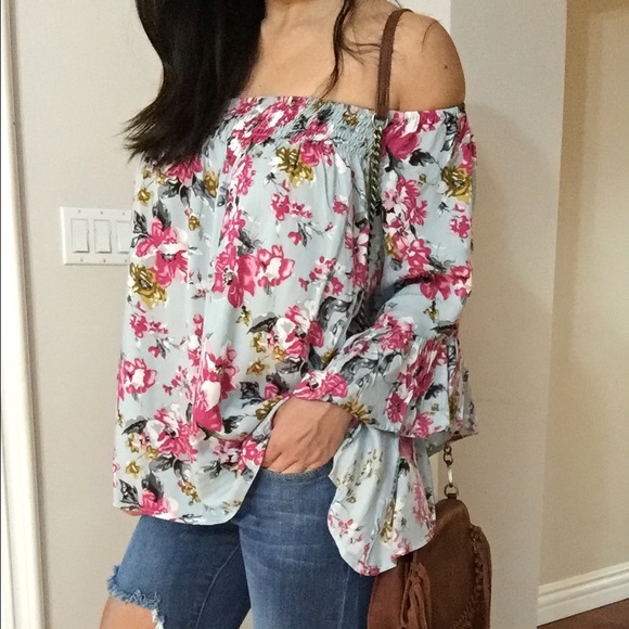 Babydoll off shoulder Floral top. - Picture 3 of 4
