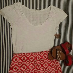 Banana republic crochet shoulder white t-shirt
