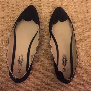 Black scalloped flats