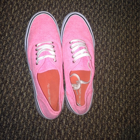 Size 9 mossimo supply shoes
