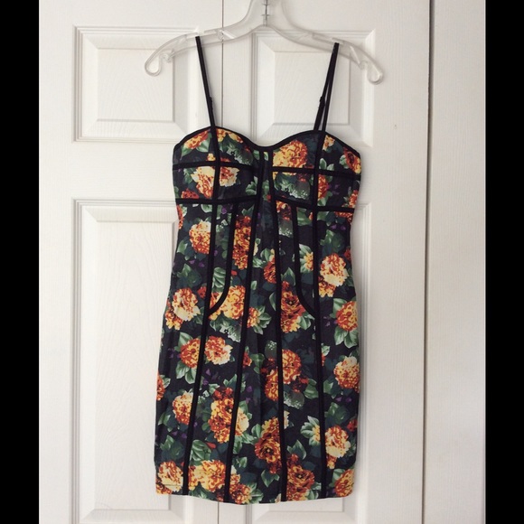 Floral ROMANCE 🌹 - Picture 2 of 3