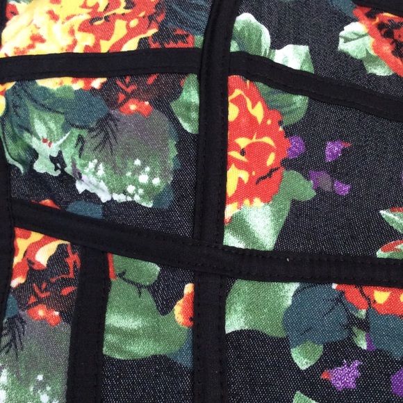 Floral ROMANCE 🌹 - Picture 3 of 3