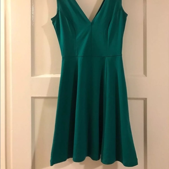 H & M green dress size M - Picture 2 of 2