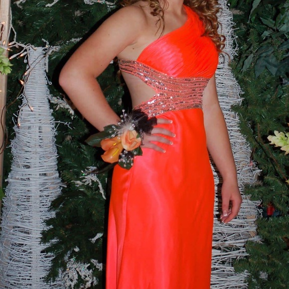 Prom dress - Picture 2 of 2