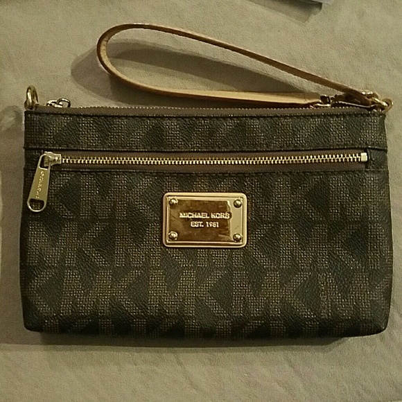 Authentic Michael kors large wrislet