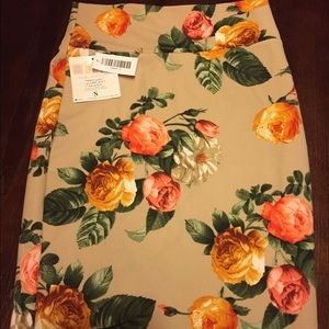 Lularoe floral Cassie skirt