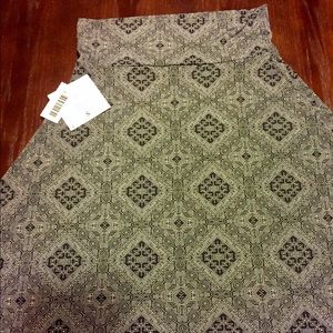 Lularoe black and white patterned azure skirt