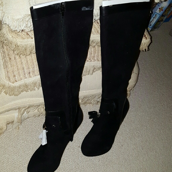 Boots - Picture 2 of 3