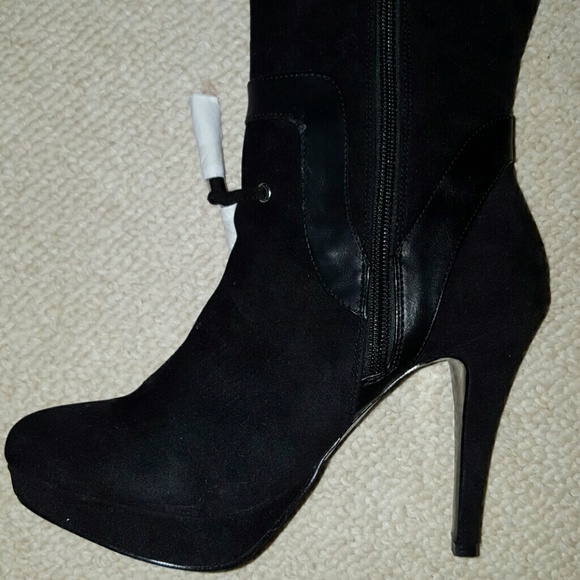 Boots - Picture 3 of 3