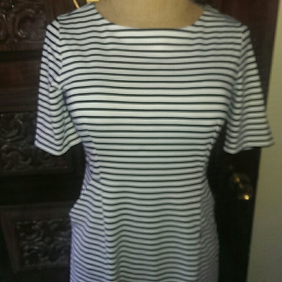 Covington Dresses & Skirts - Cutesy Fall Dress w/ Pockets