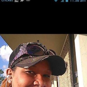 Meet your Posher, Charleszetta