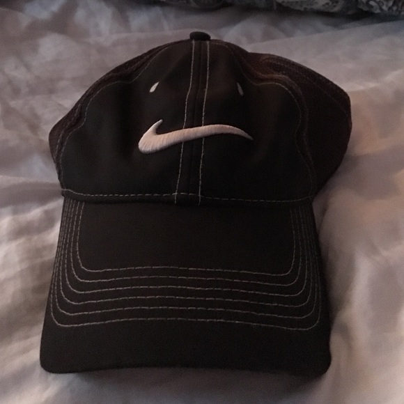 Nike hat - Picture 1 of 2