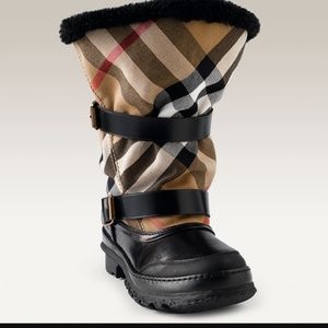 *SOLD* Burberry snow boots
