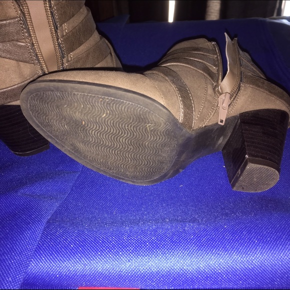 Boots - Picture 2 of 3