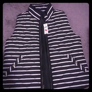 ✨NEW✨ GAP Black & White Striped Vest