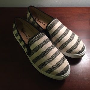 Splendid Canvas Slip On Shoes