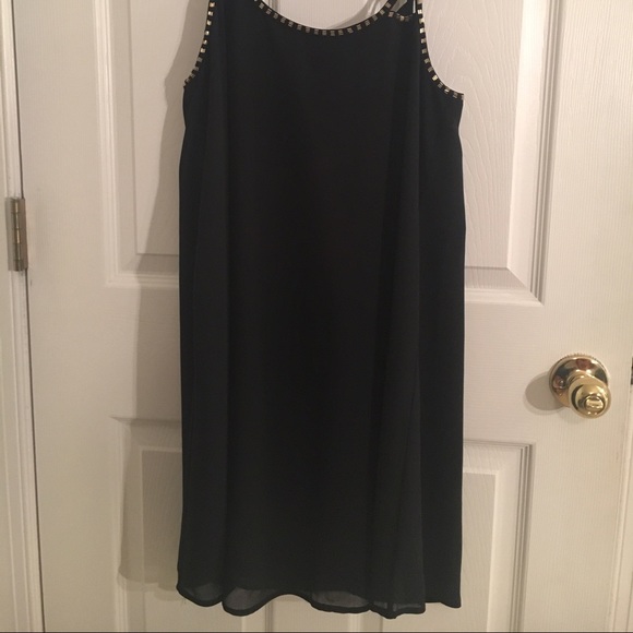Black dress from forever 21 - Picture 2 of 3