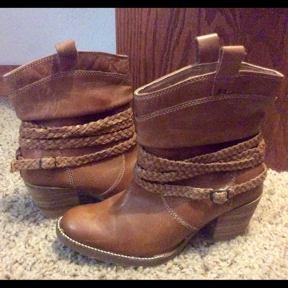 Cowboy boots tan