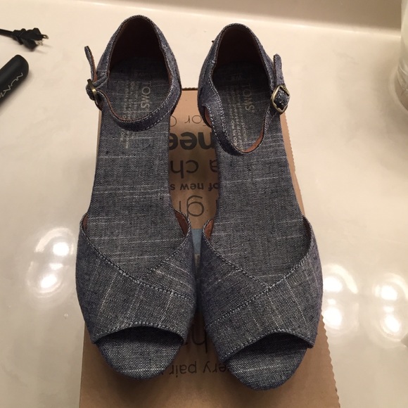 Toms chambray platform wedge size 8