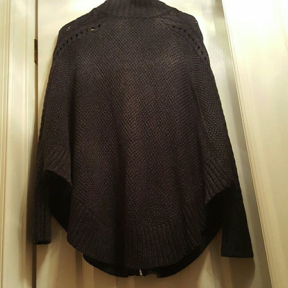 Ladies cape - Picture 3 of 3