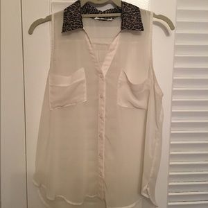 White blouse with cheetah print collar