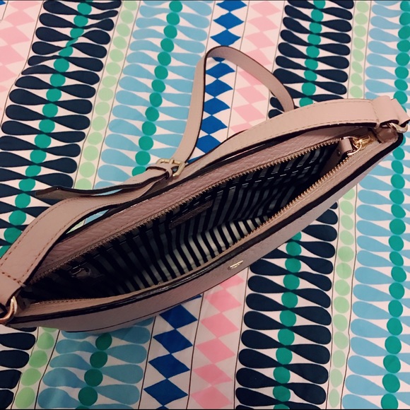 SOLD ON MERC - Kate Spade crossbody bag - Picture 3 of 3