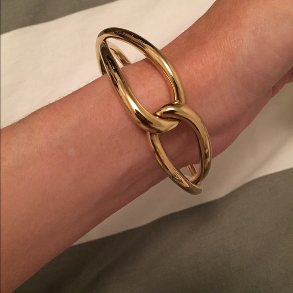 Michael Kors Equestrian Twist Bangle in Gold - Picture 2 of 4