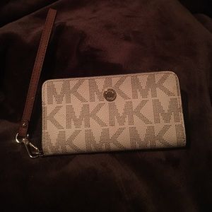 Michael kors wristlet